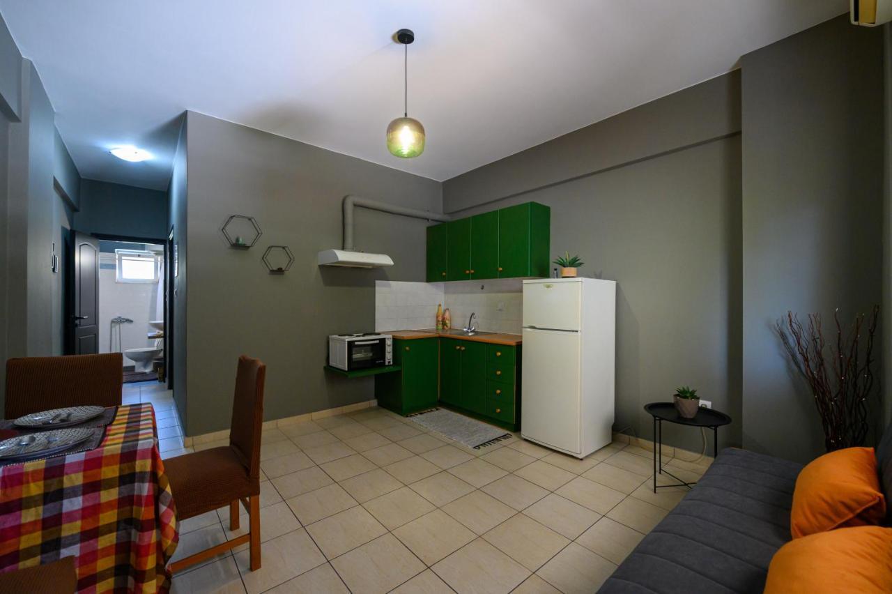 Rea Apartment II "1Minute From The Beach" Kalamata Exterior photo