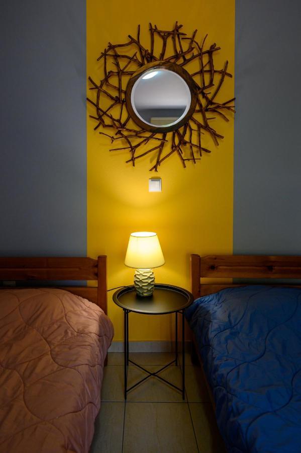 Rea Apartment II "1Minute From The Beach" Kalamata Exterior photo