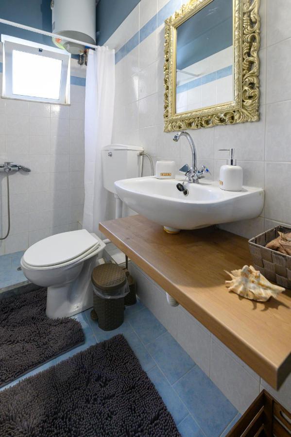 Rea Apartment II "1Minute From The Beach" Kalamata Exterior photo