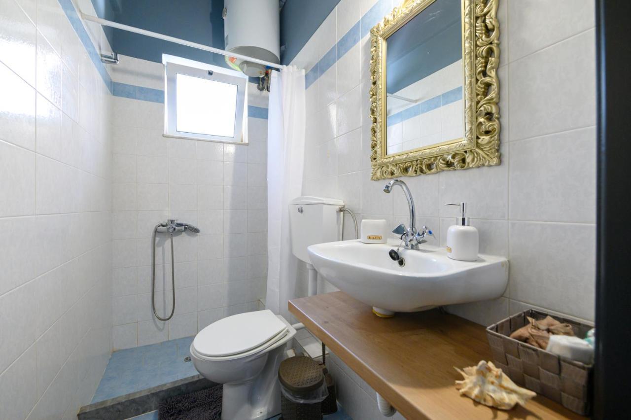 Rea Apartment II "1Minute From The Beach" Kalamata Exterior photo