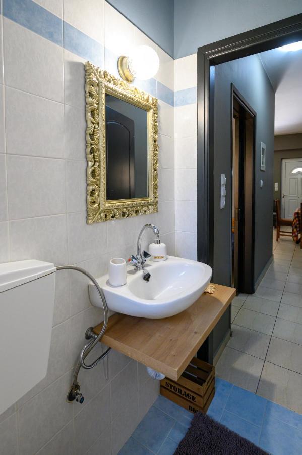 Rea Apartment II "1Minute From The Beach" Kalamata Exterior photo