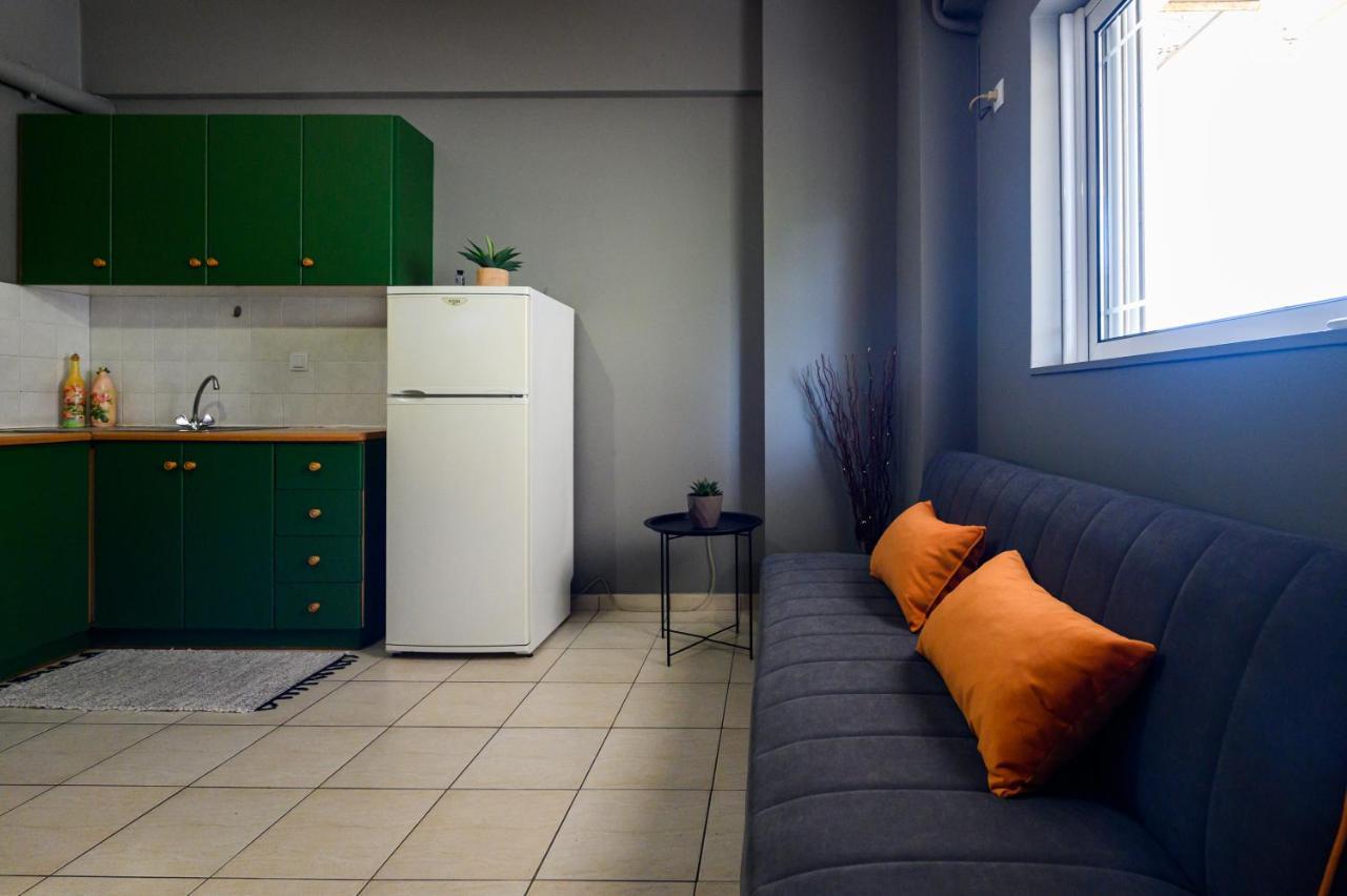 Rea Apartment II "1Minute From The Beach" Kalamata Exterior photo